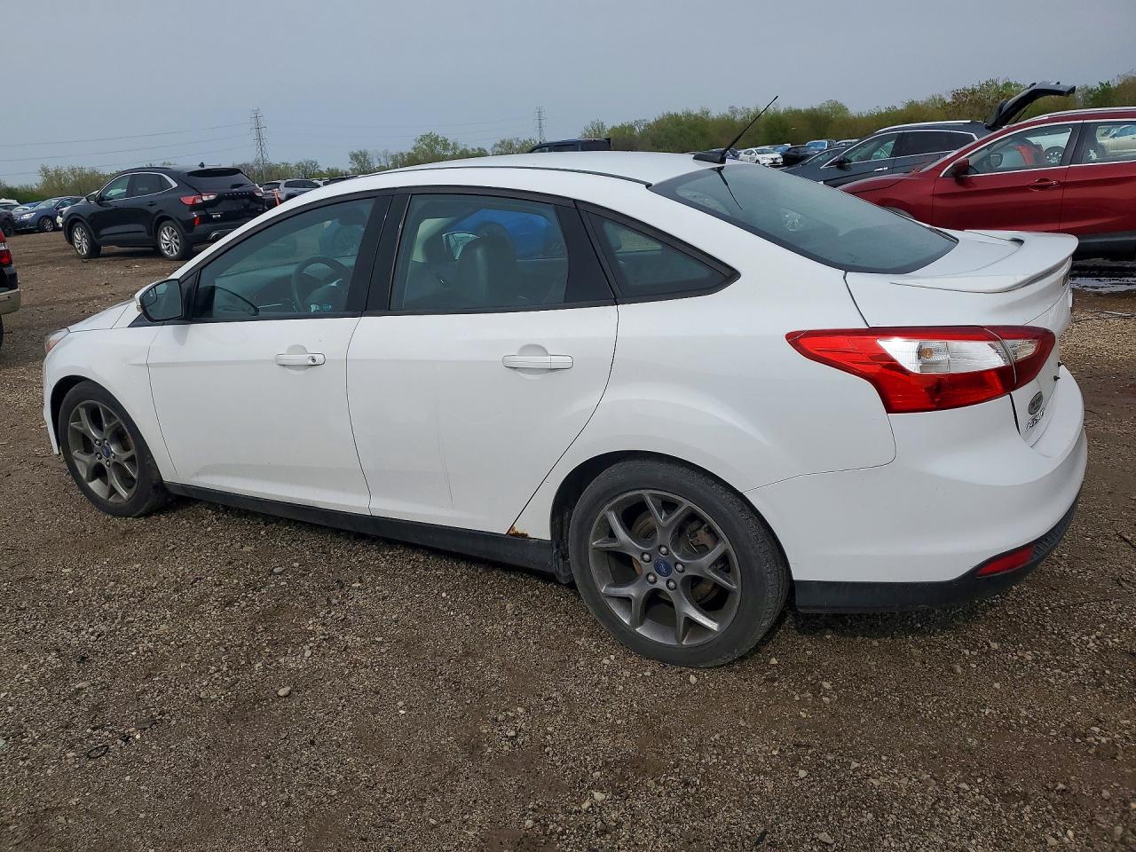2014 FORD FOCUS SE photo 2
