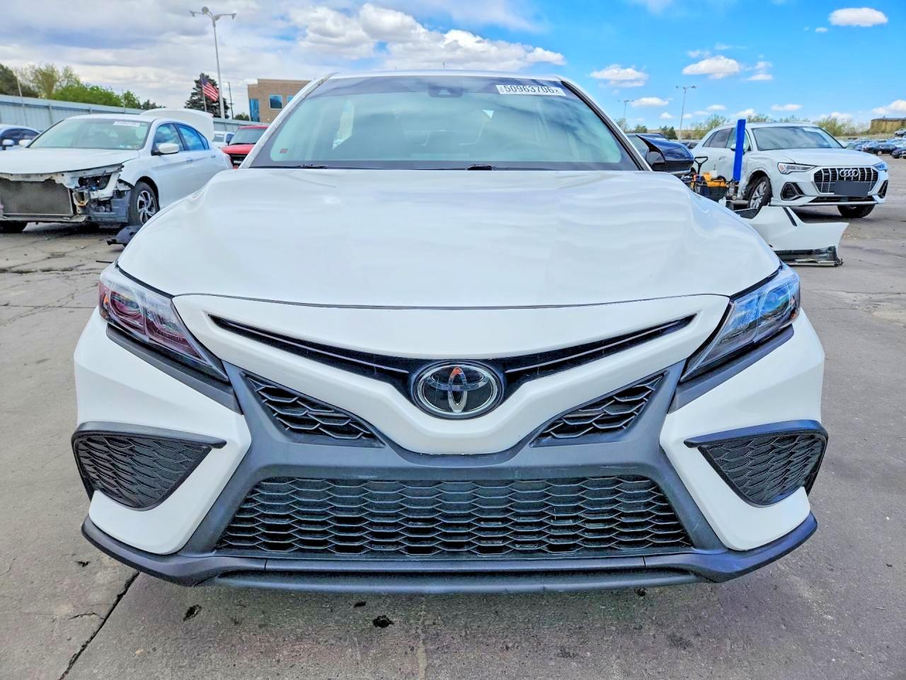 2022 TOYOTA CAMRY SE photo 13