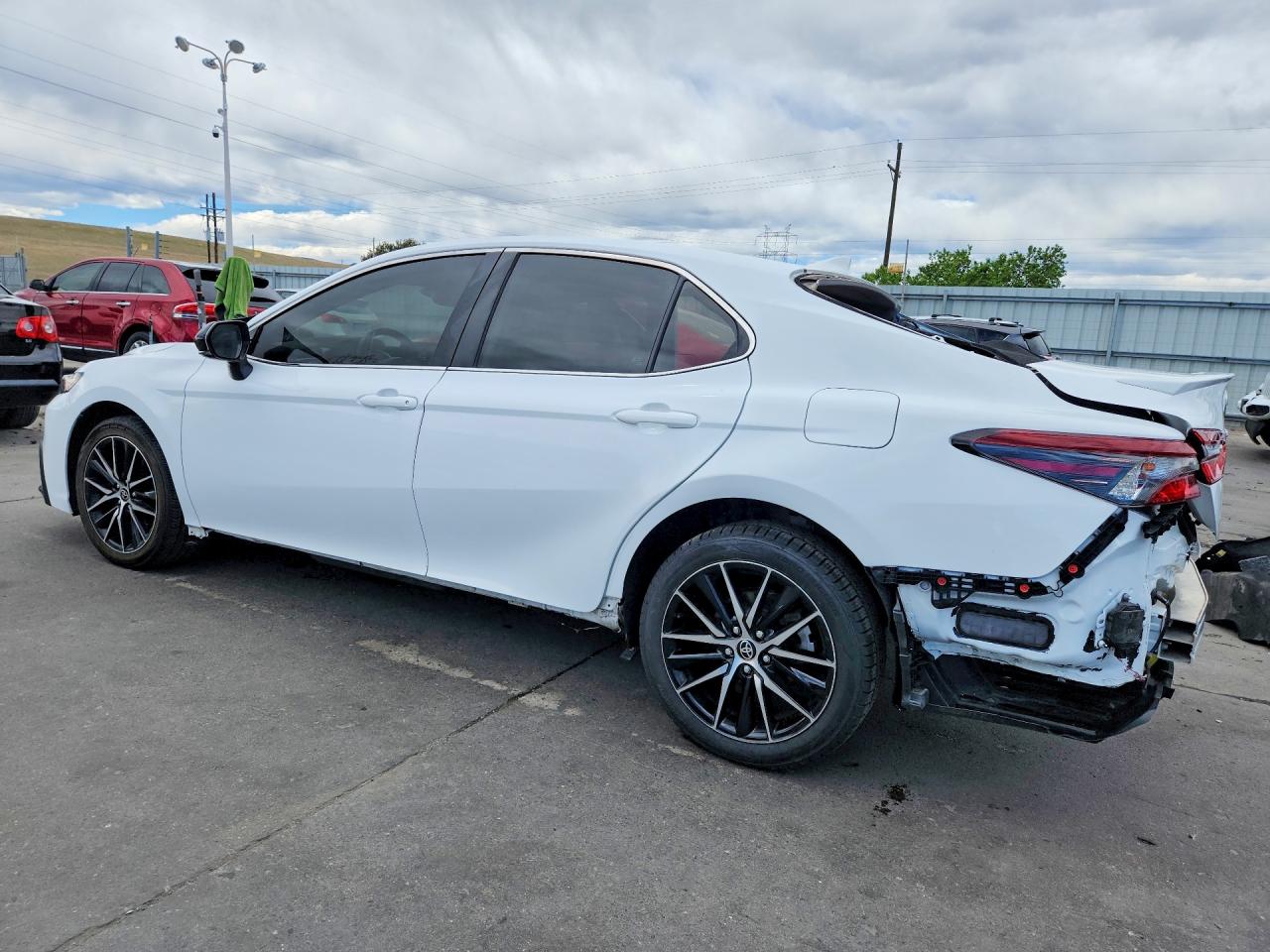 2022 TOYOTA CAMRY SE photo 4