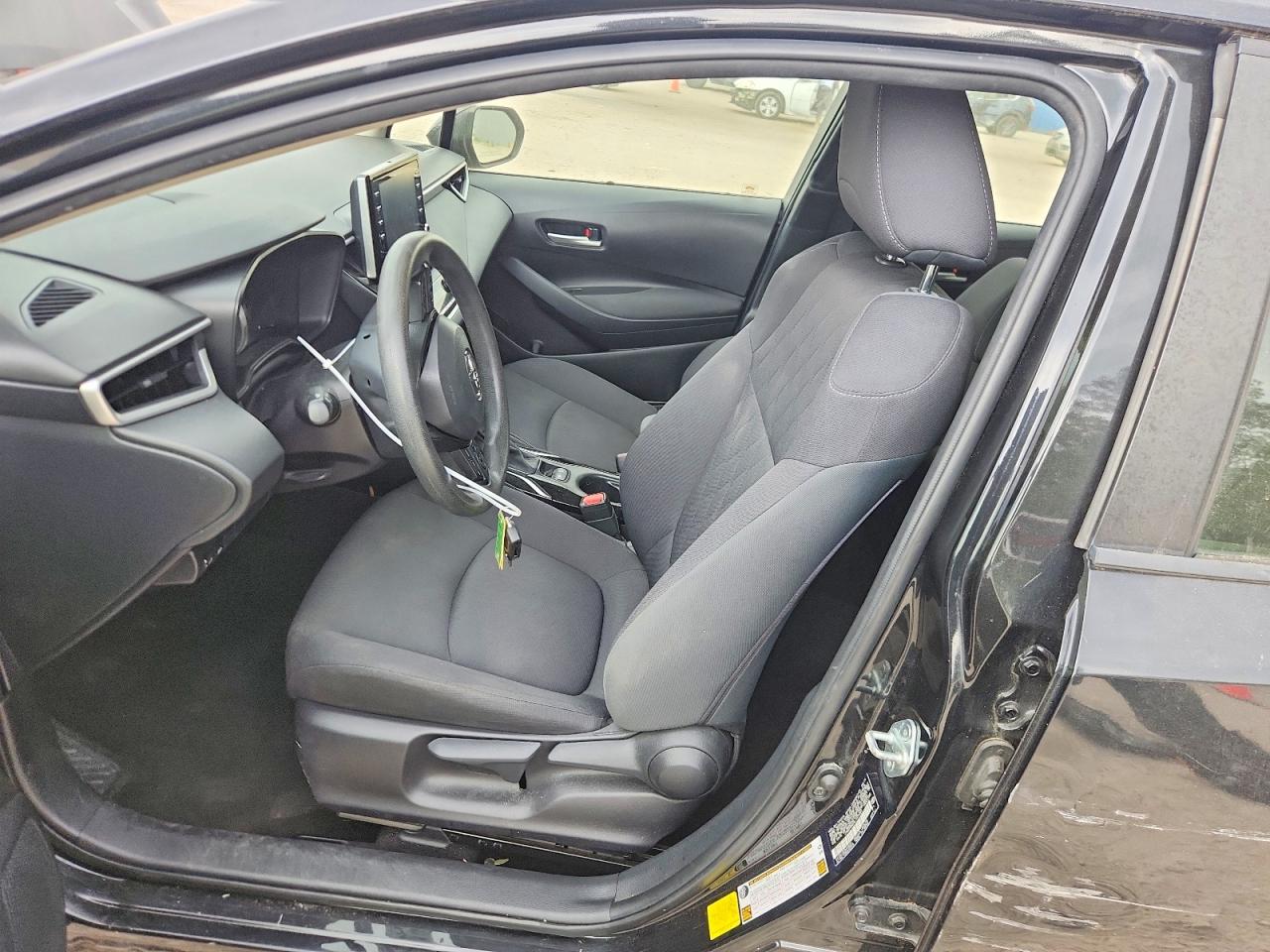 2020 TOYOTA COROLLA LE photo 13