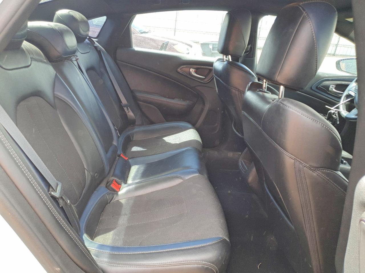 2015 CHRYSLER 200 S photo 19