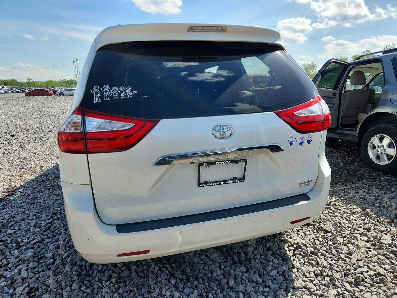 2015 TOYOTA SIENNA LIMITED PREMIUM 7-PASSENGER photo 11