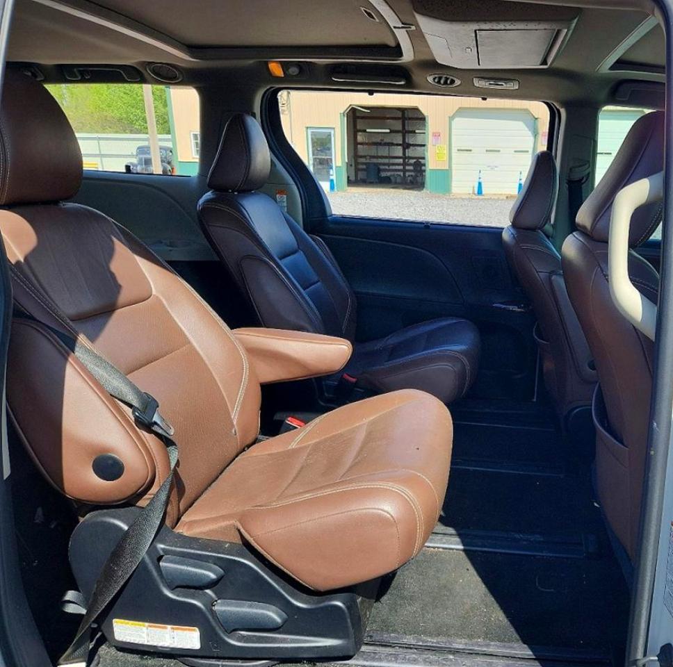 2015 TOYOTA SIENNA LIMITED PREMIUM 7-PASSENGER photo 19