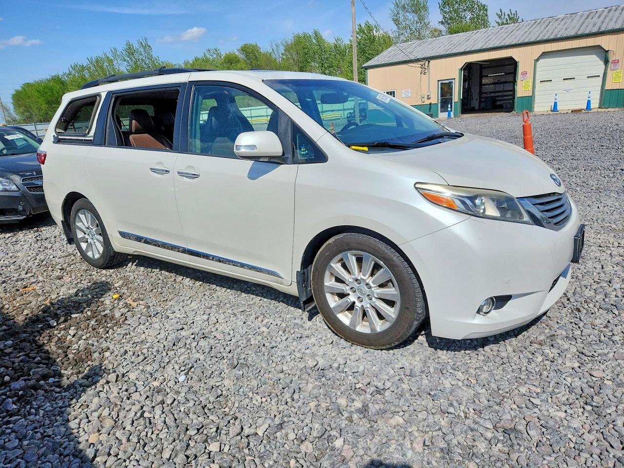 2015 TOYOTA SIENNA LIMITED PREMIUM 7-PASSENGER photo 7