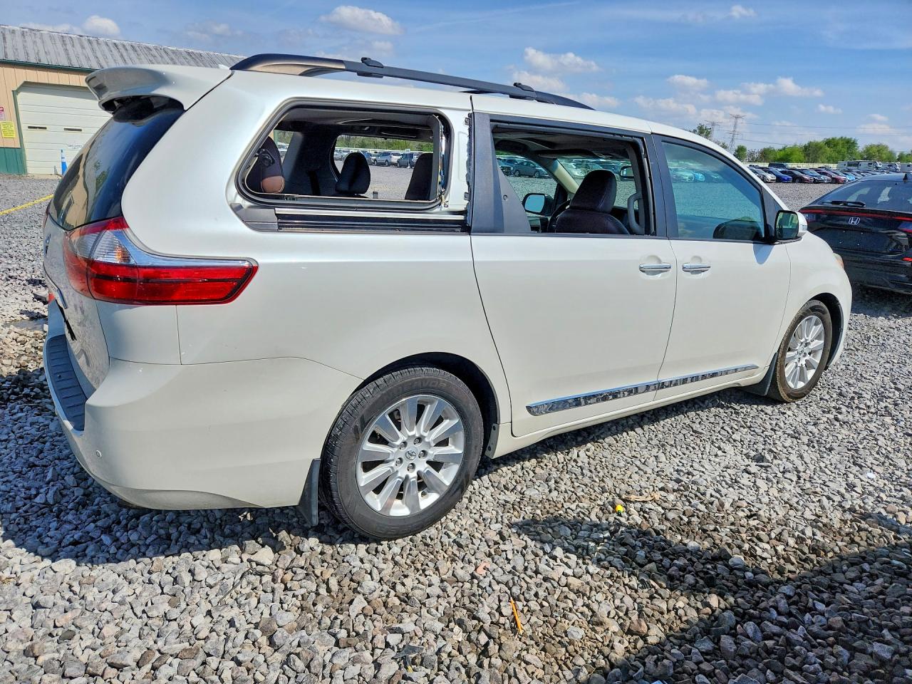 2015 TOYOTA SIENNA LIMITED PREMIUM 7-PASSENGER photo 5