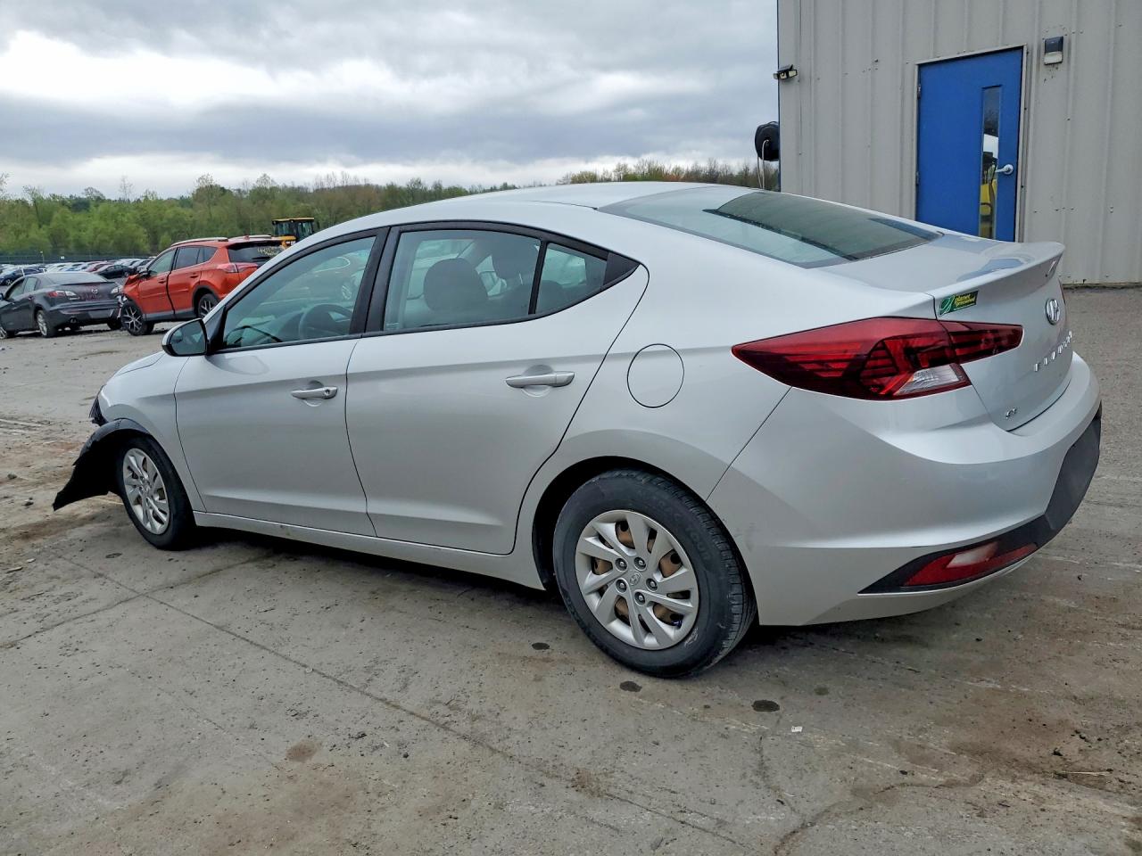 2019 HYUNDAI ELANTRA SE photo 2