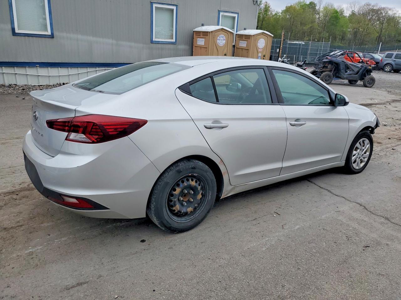 2019 HYUNDAI ELANTRA SE photo 3