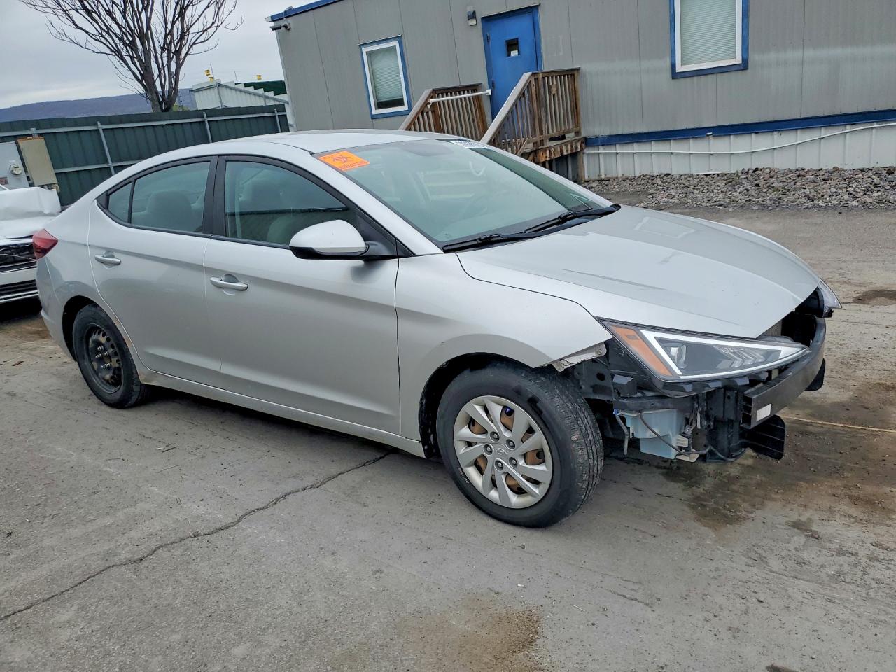 2019 HYUNDAI ELANTRA SE photo 4