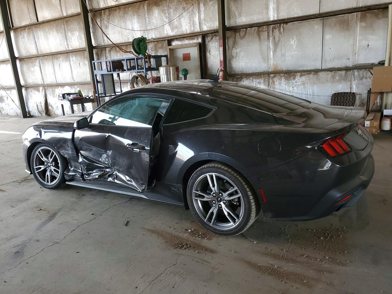 2024 FORD MUSTANG photo 4