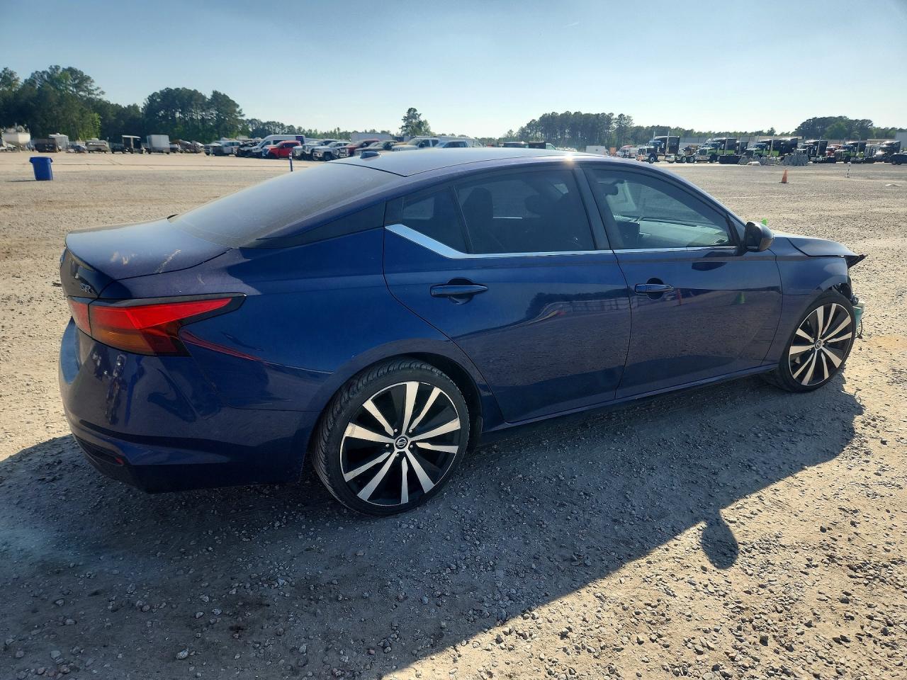 2019 NISSAN ALTIMA SR photo 3