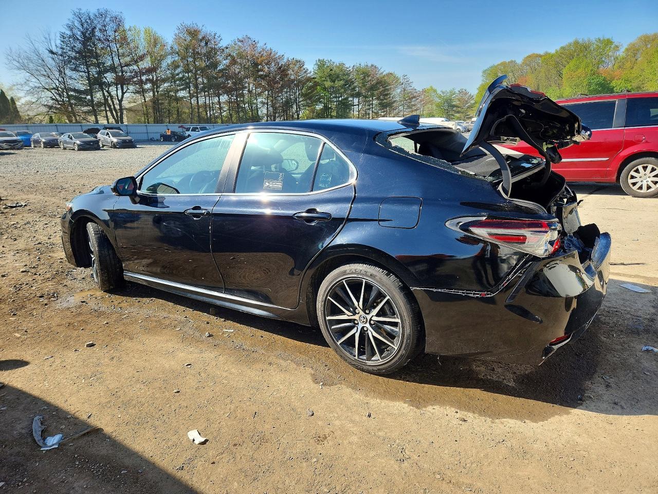 2022 TOYOTA CAMRY SE photo 3