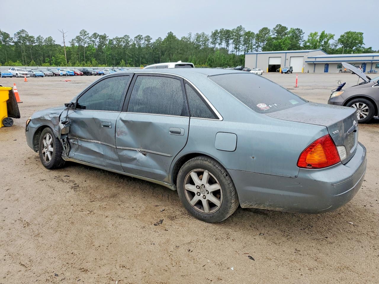 2001 TOYOTA AVALON XLS photo 3