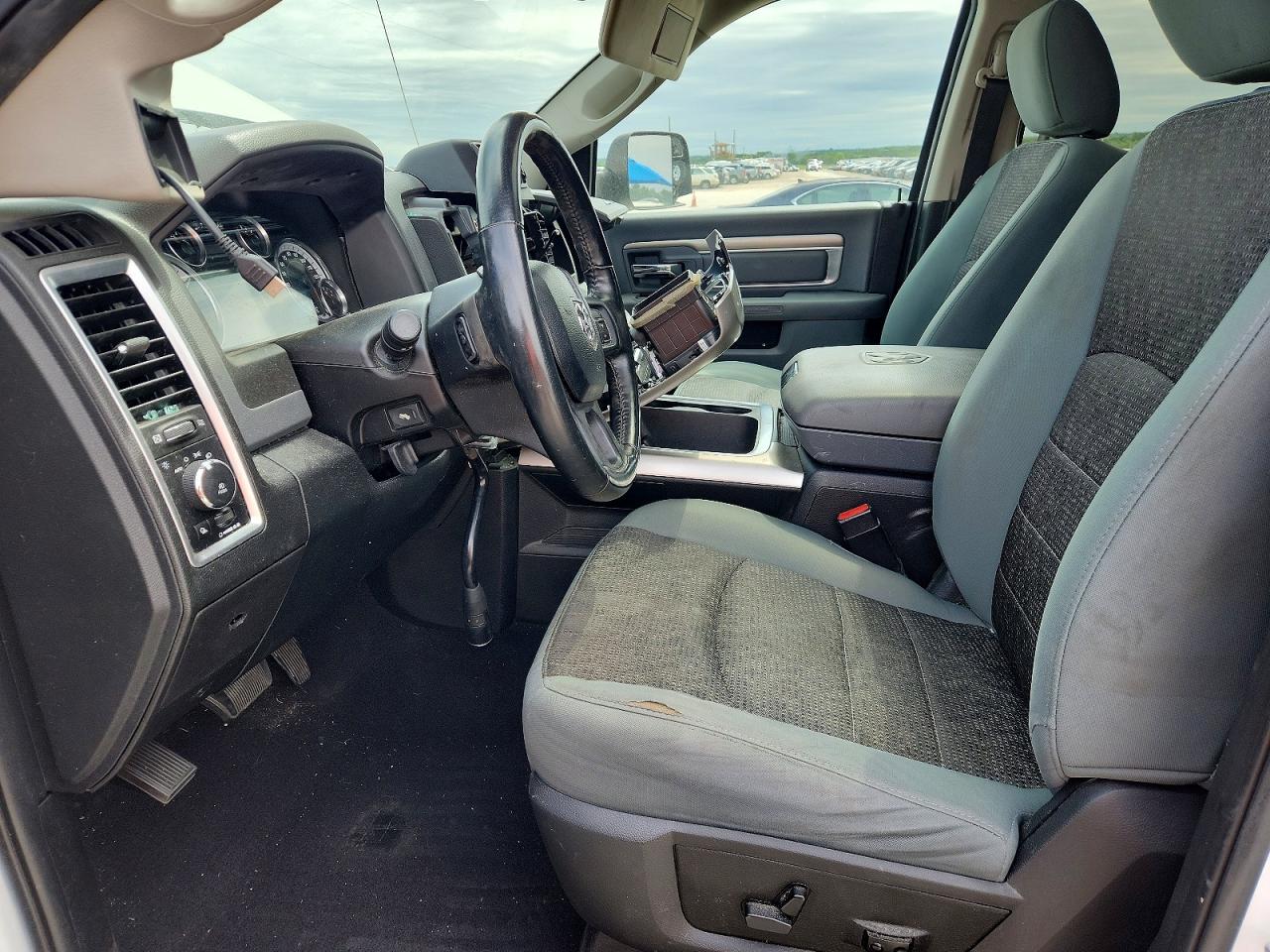 2017 RAM 2500 SLT photo 13