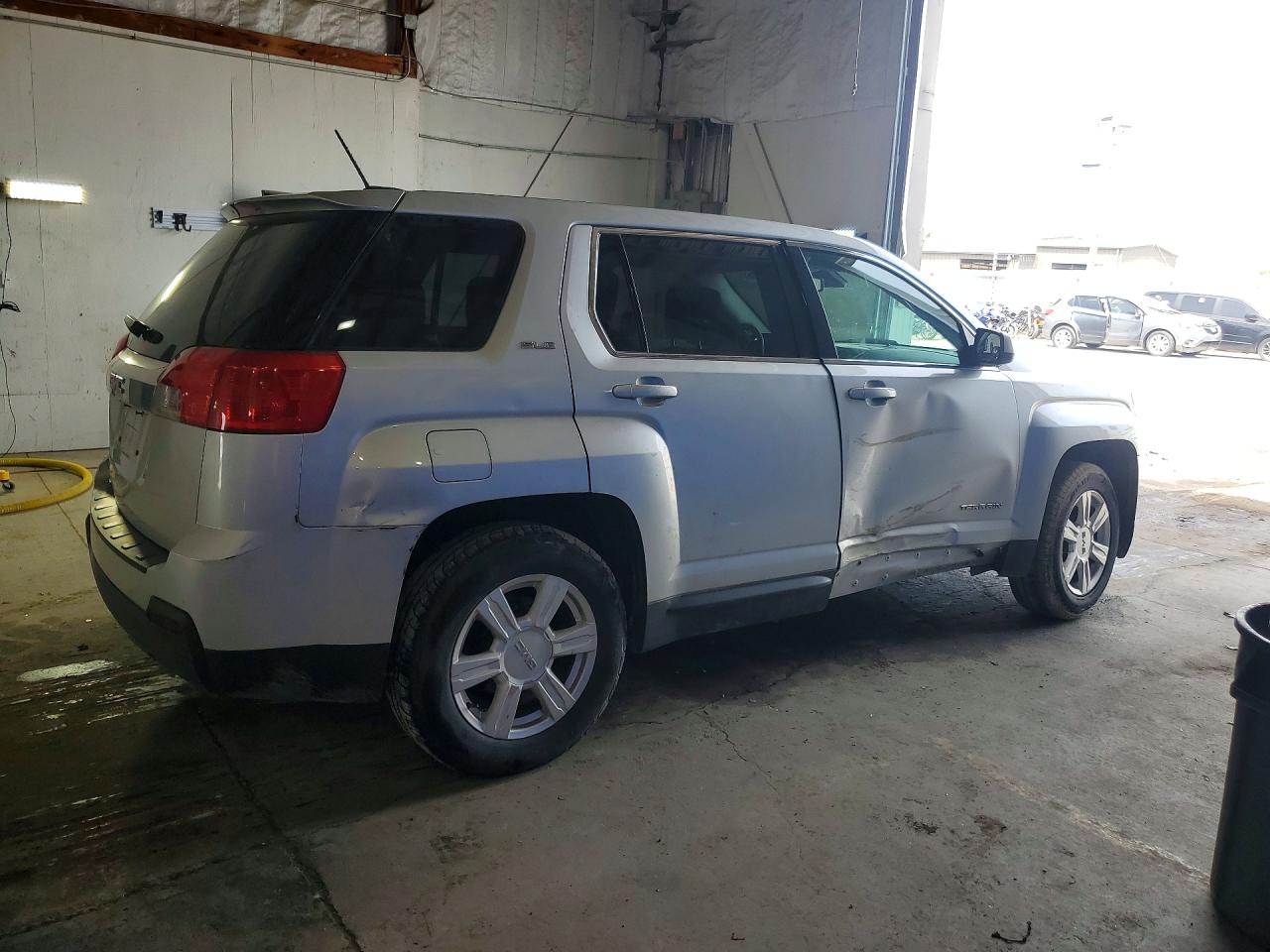 2015 GMC TERRAIN SLE photo 3