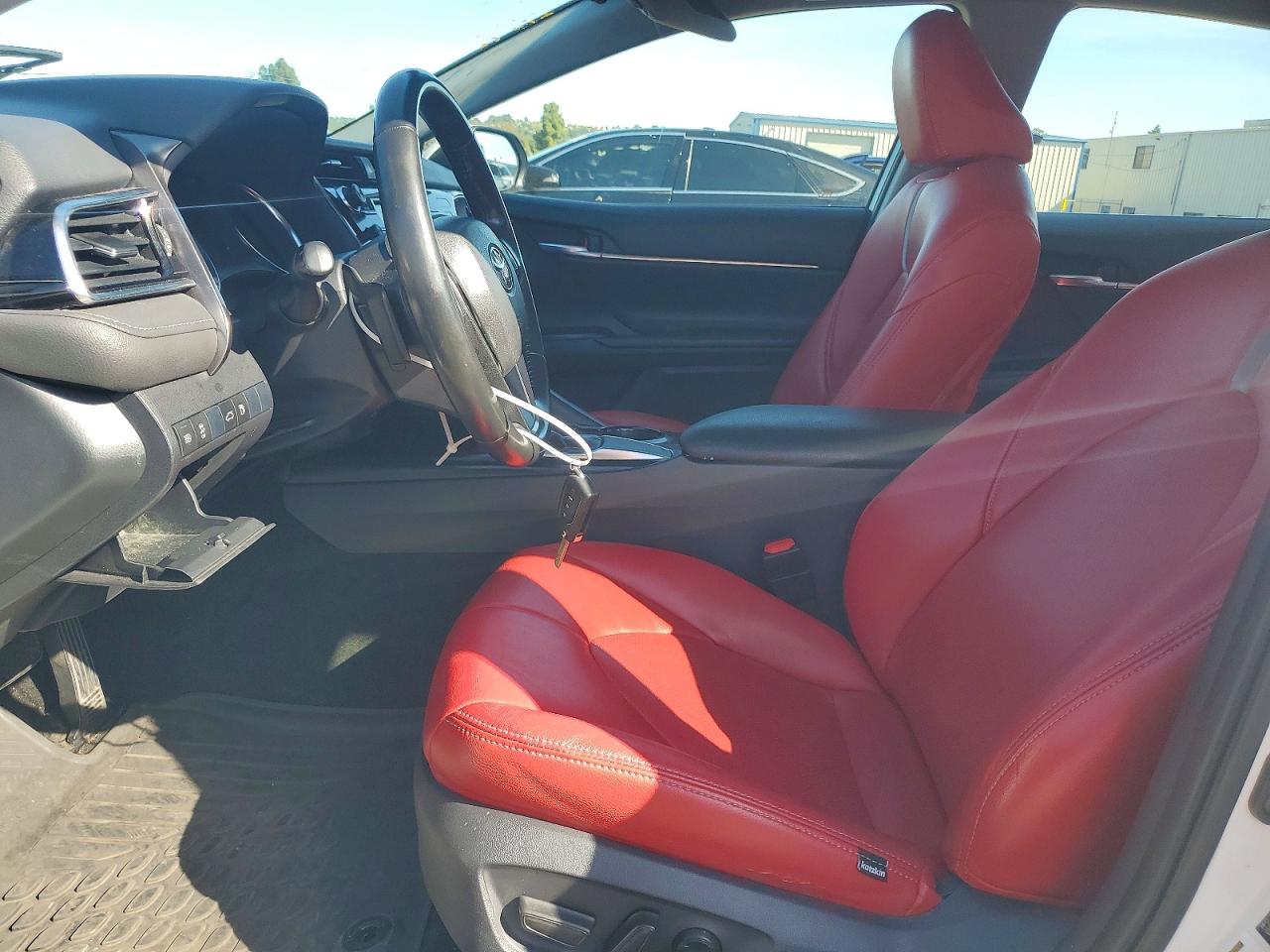 2018 TOYOTA CAMRY SE photo 13