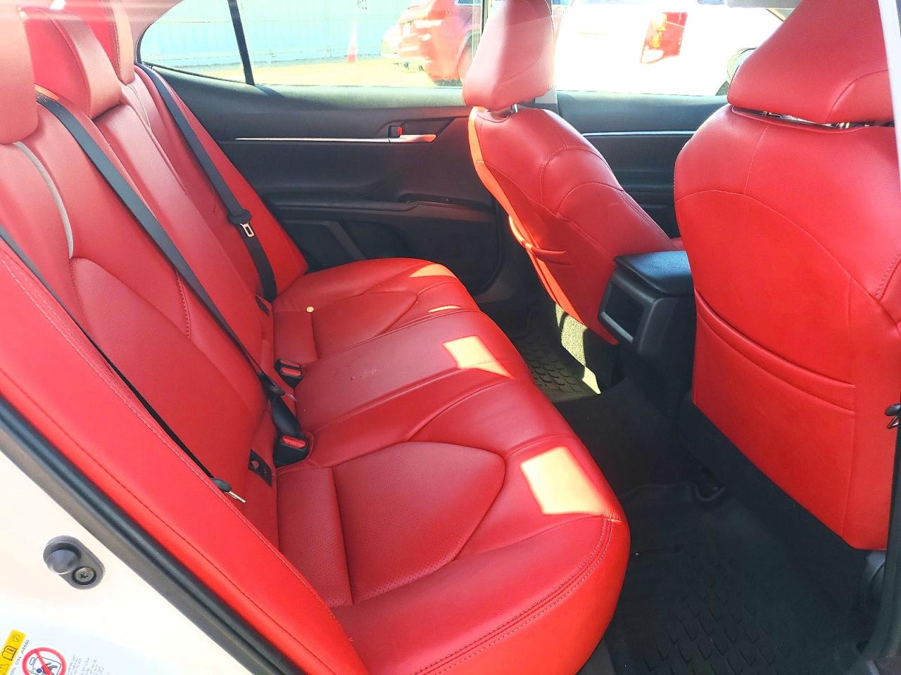 2018 TOYOTA CAMRY SE photo 19