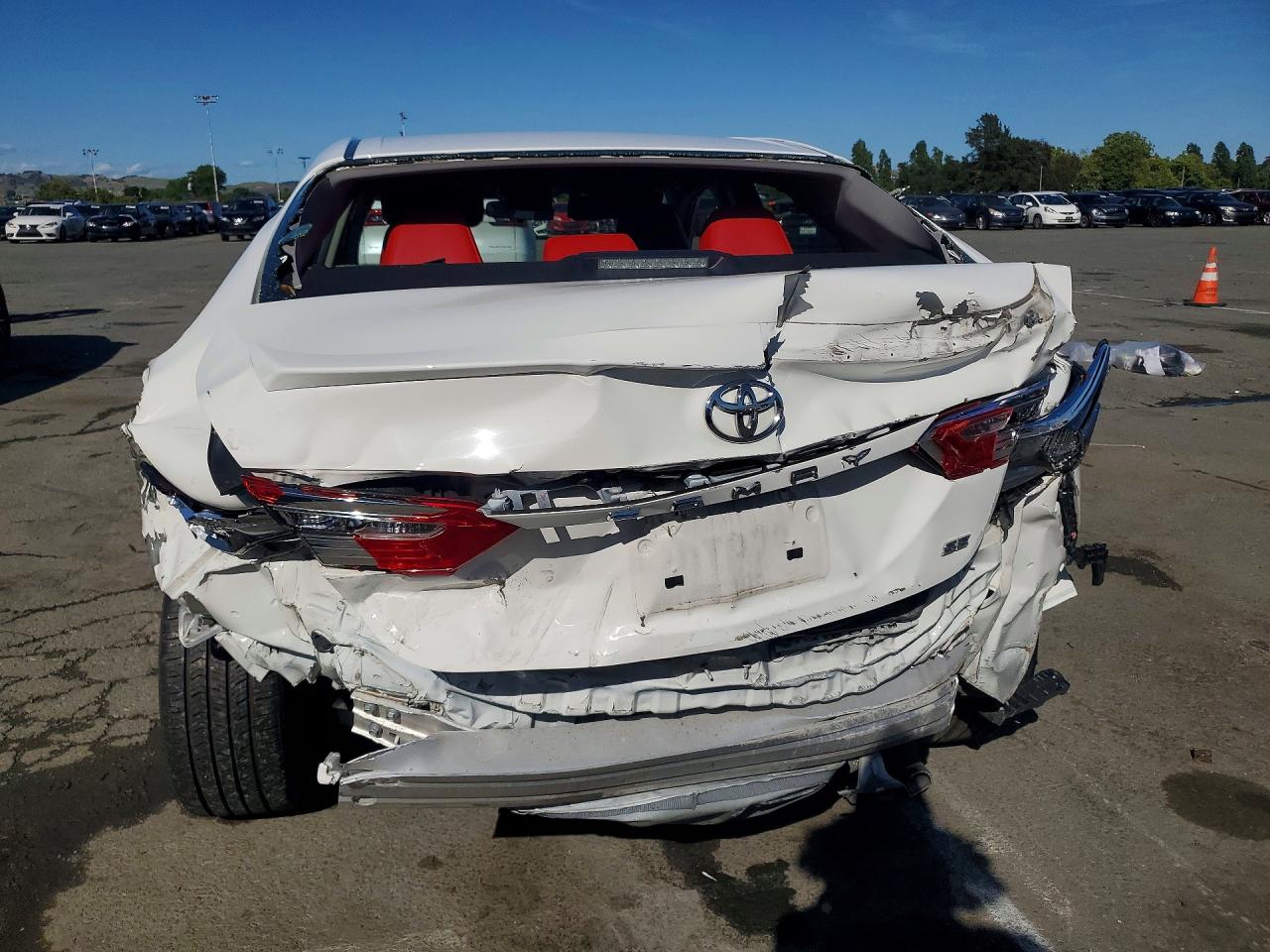 2018 TOYOTA CAMRY SE photo 11