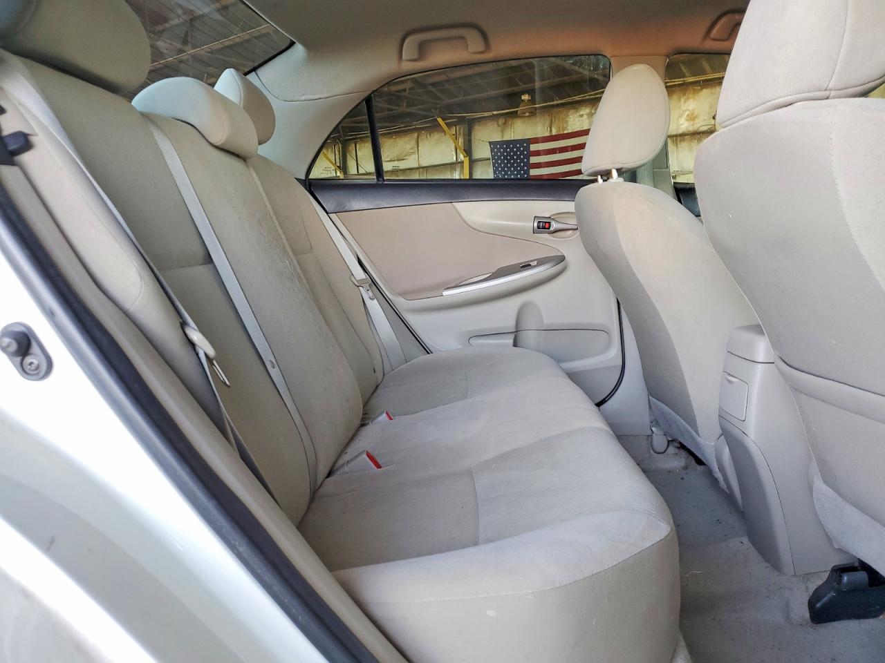 2013 TOYOTA COROLLA LE photo 19