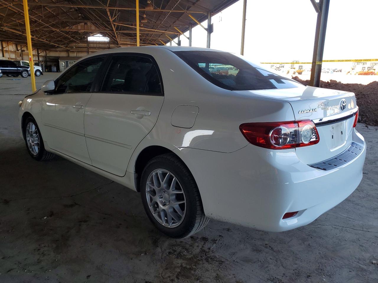 2013 TOYOTA COROLLA LE photo 3