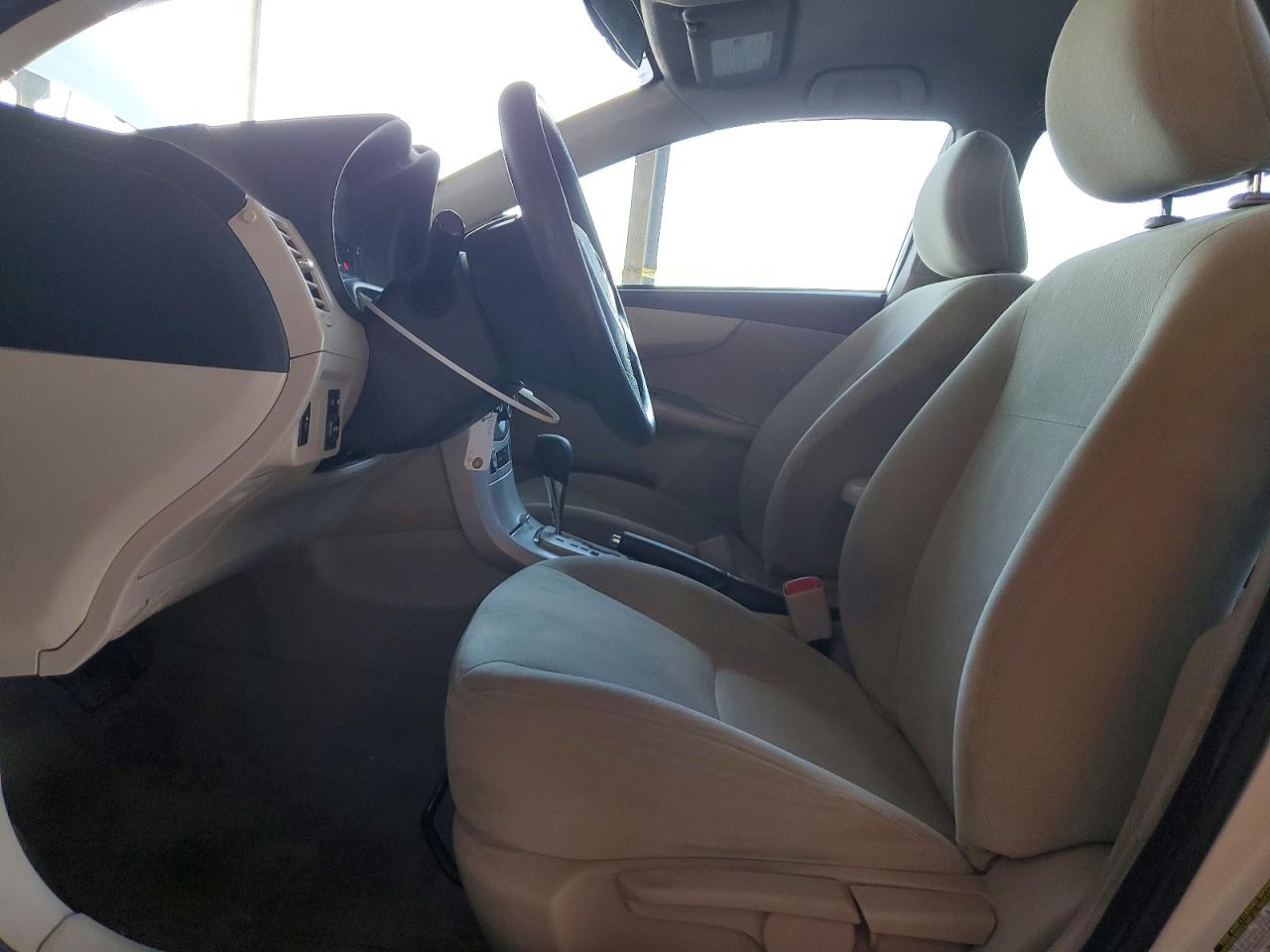 2013 TOYOTA COROLLA LE photo 13