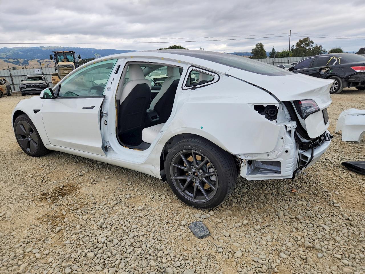 2023 TESLA MODEL 3 photo 2