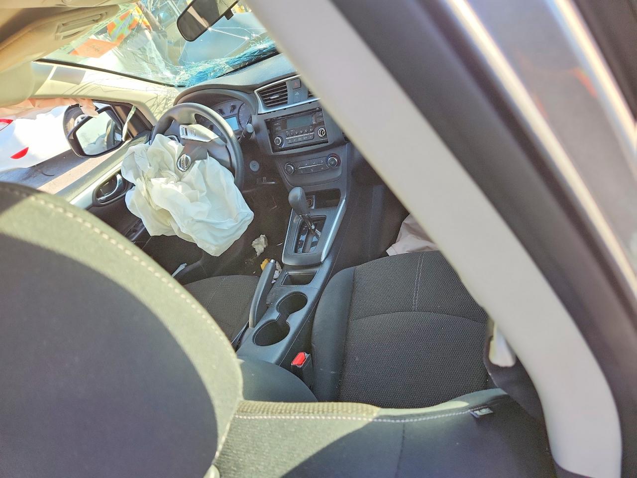 2016 NISSAN SENTRA S photo 8