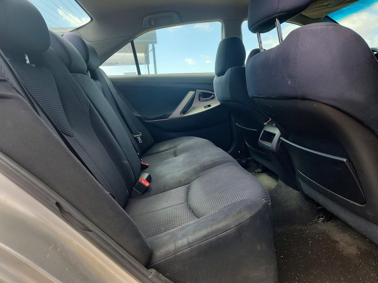 2010 TOYOTA CAMRY SE photo 10