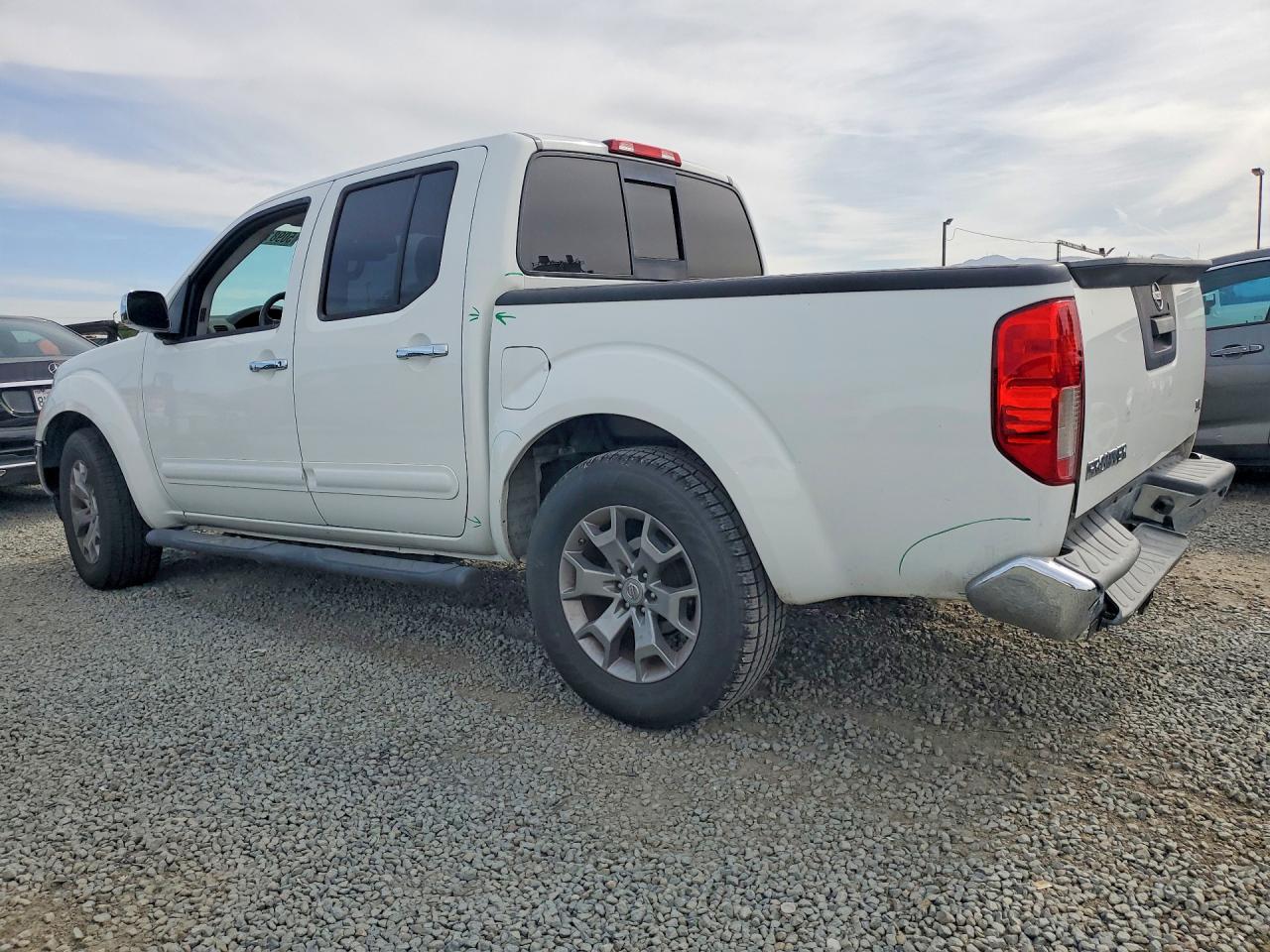 2019 NISSAN FRONTIER SL photo 3