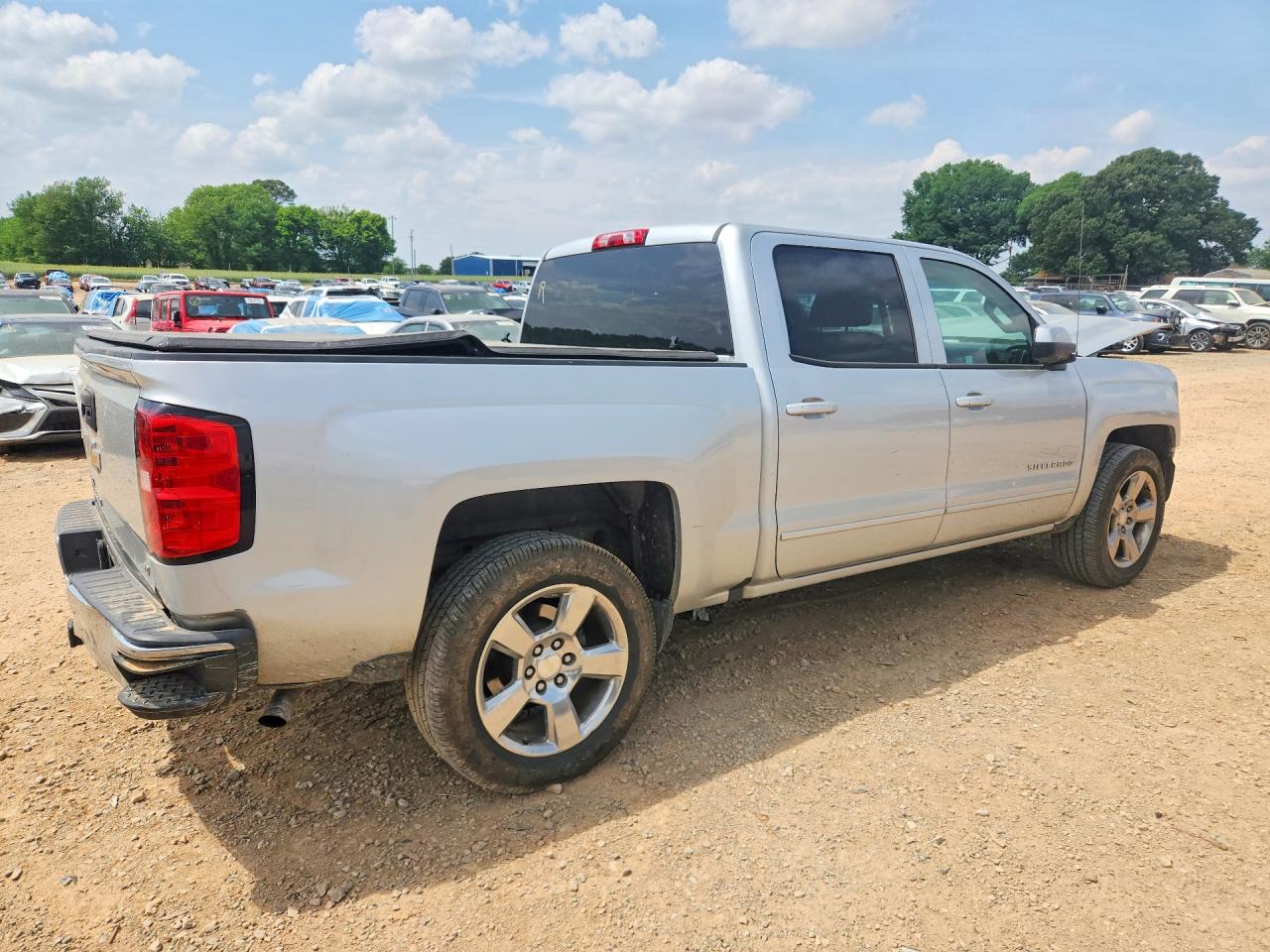 2017 CHEVROLET SILVERADO photo 5