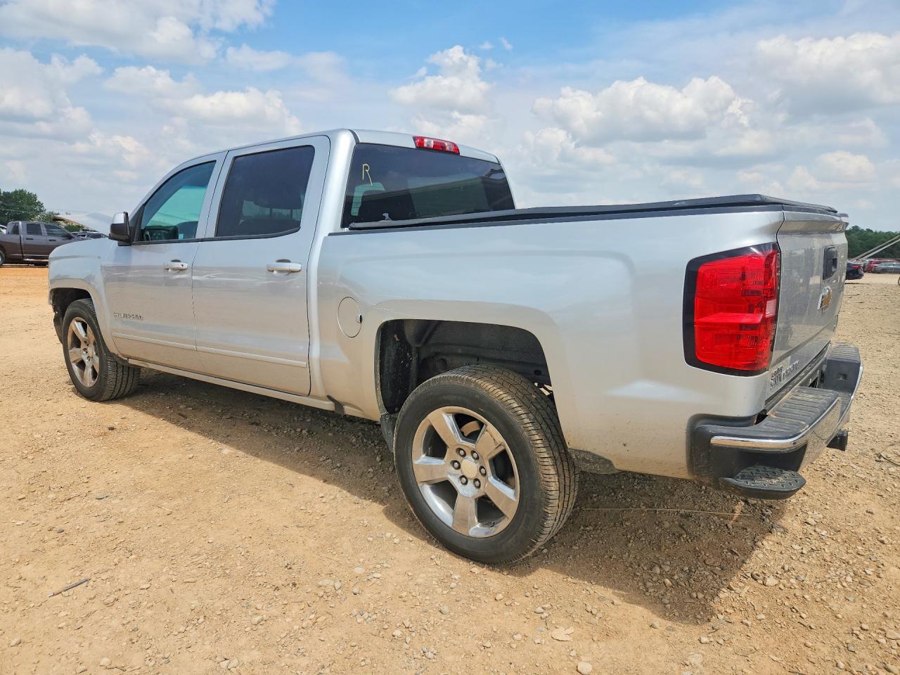 2017 CHEVROLET SILVERADO photo 3