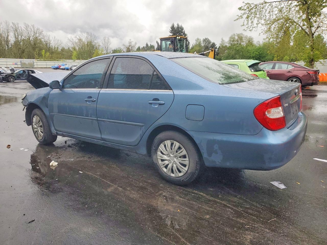 2004 TOYOTA CAMRY LE photo 4