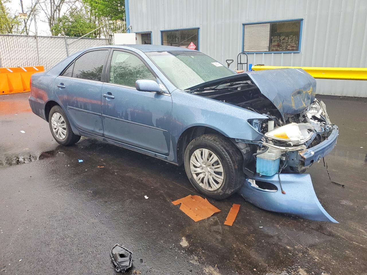 2004 TOYOTA CAMRY LE photo 10