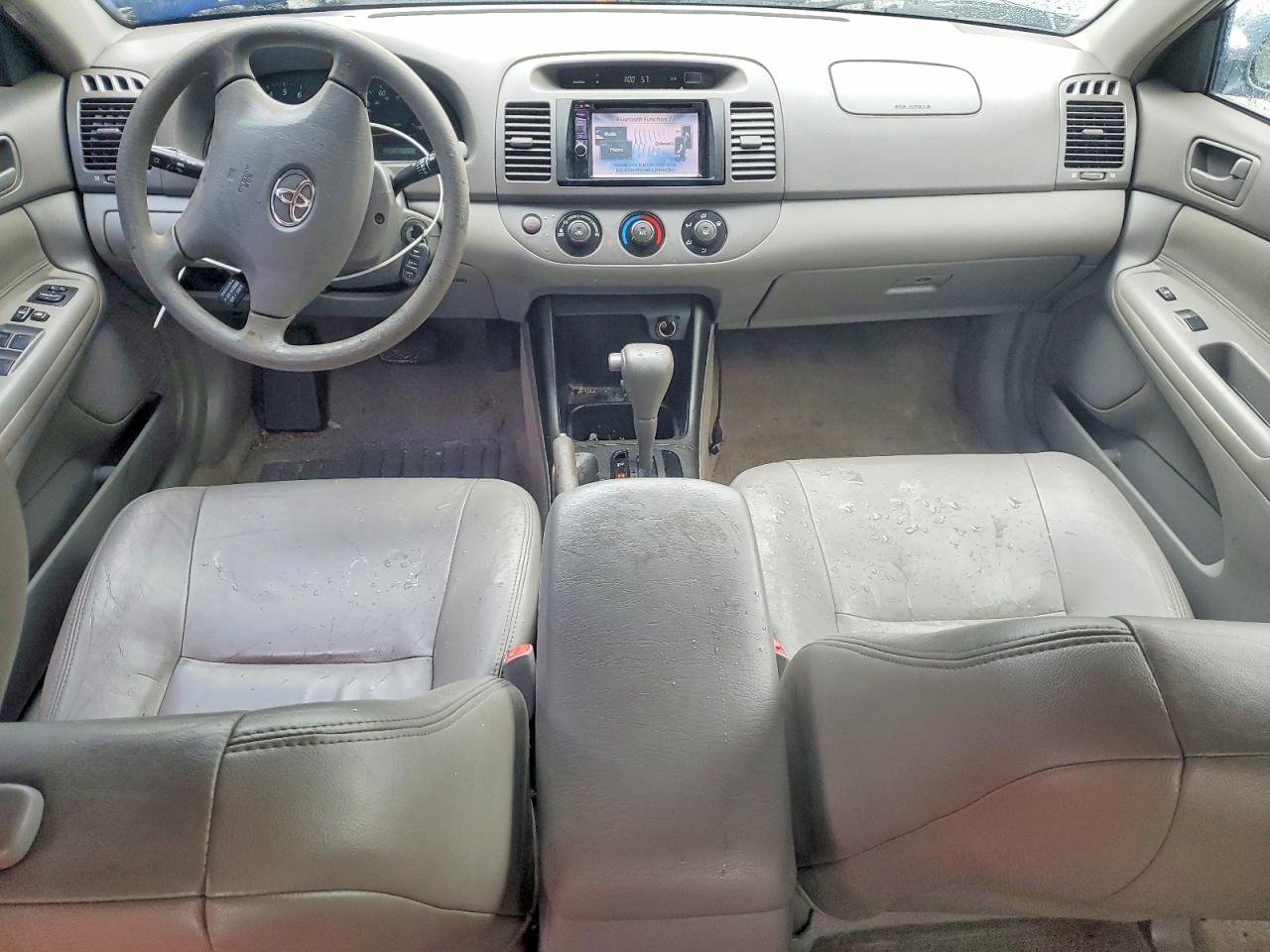 2004 TOYOTA CAMRY LE photo 22