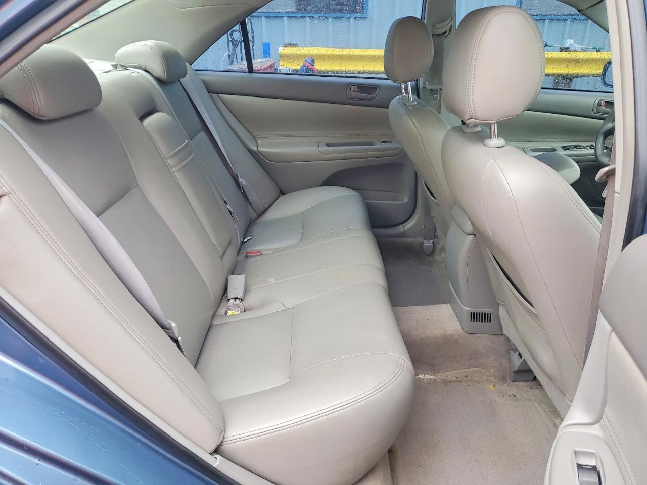2004 TOYOTA CAMRY LE photo 28