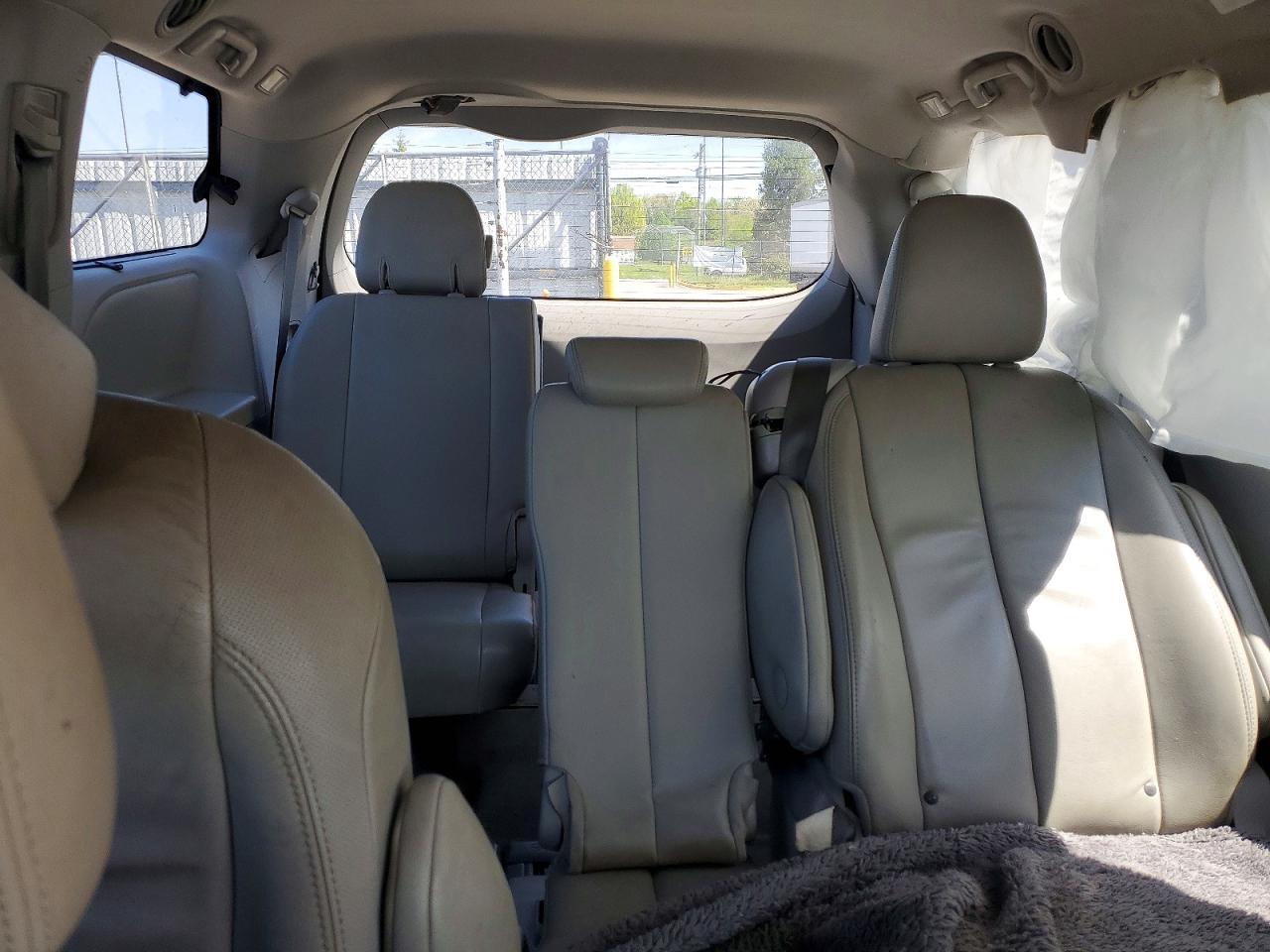 2014 TOYOTA SIENNA XLE 8-PASSENGER photo 19