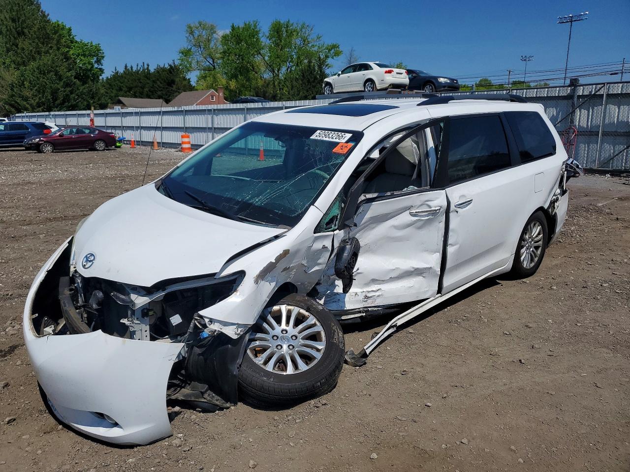 2014 TOYOTA SIENNA