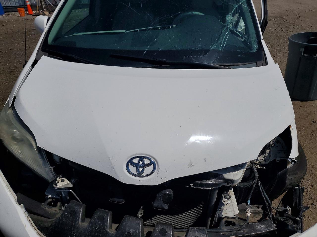 2014 TOYOTA SIENNA XLE 8-PASSENGER photo 23