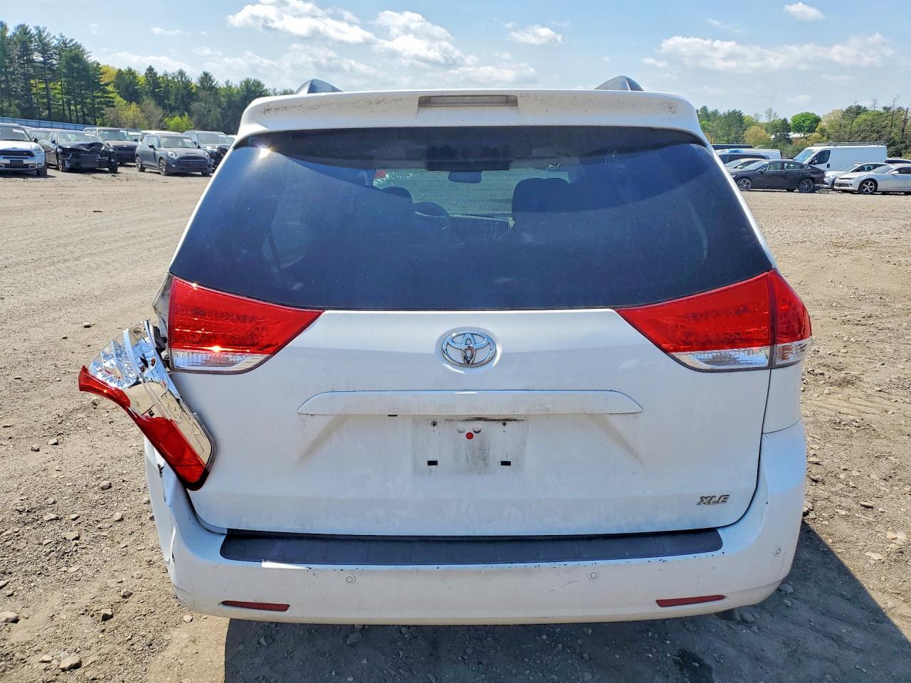 2014 TOYOTA SIENNA XLE 8-PASSENGER photo 11