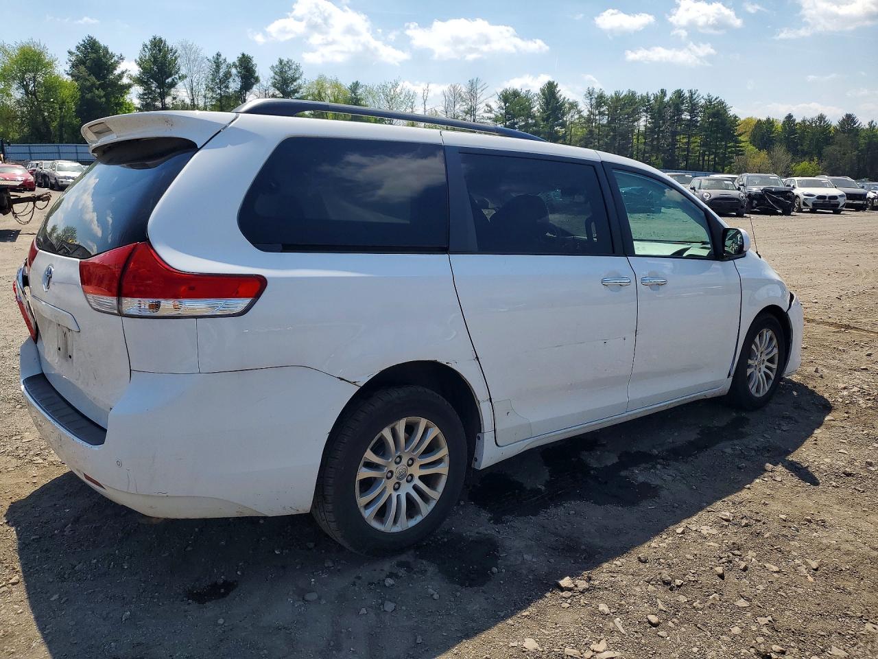 2014 TOYOTA SIENNA XLE 8-PASSENGER photo 5
