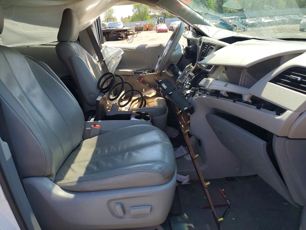 2014 TOYOTA SIENNA XLE 8-PASSENGER photo 13