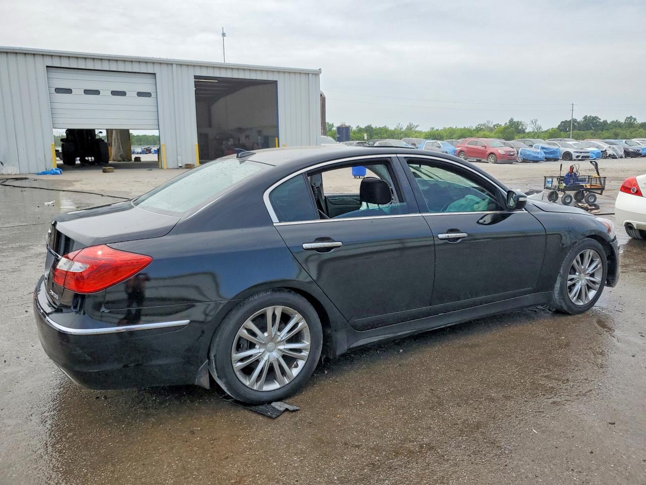 2013 HYUNDAI GENESIS 3.8L photo 3