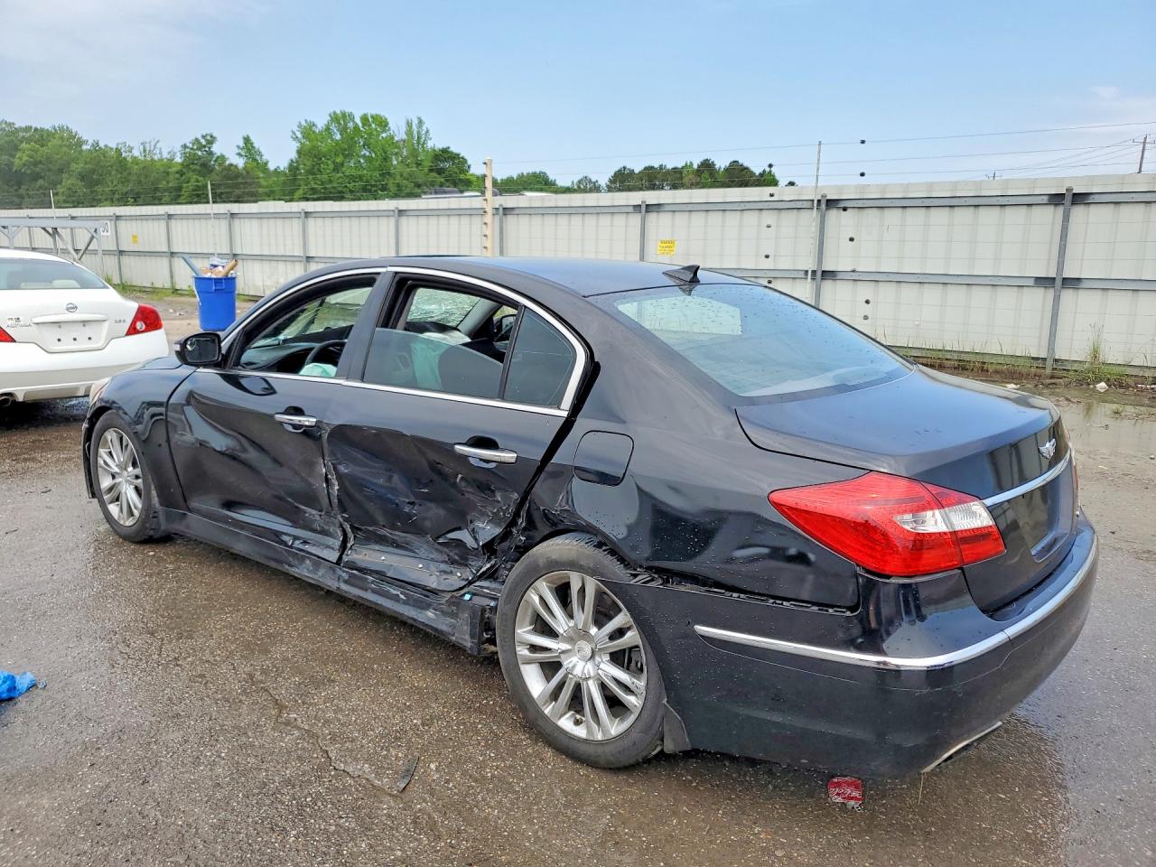 2013 HYUNDAI GENESIS 3.8L photo 2