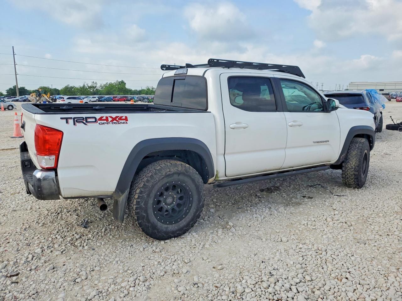 2017 TOYOTA TACOMA TRD OFF-ROAD photo 5