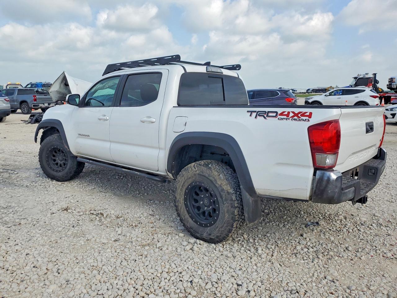 2017 TOYOTA TACOMA TRD OFF-ROAD photo 3