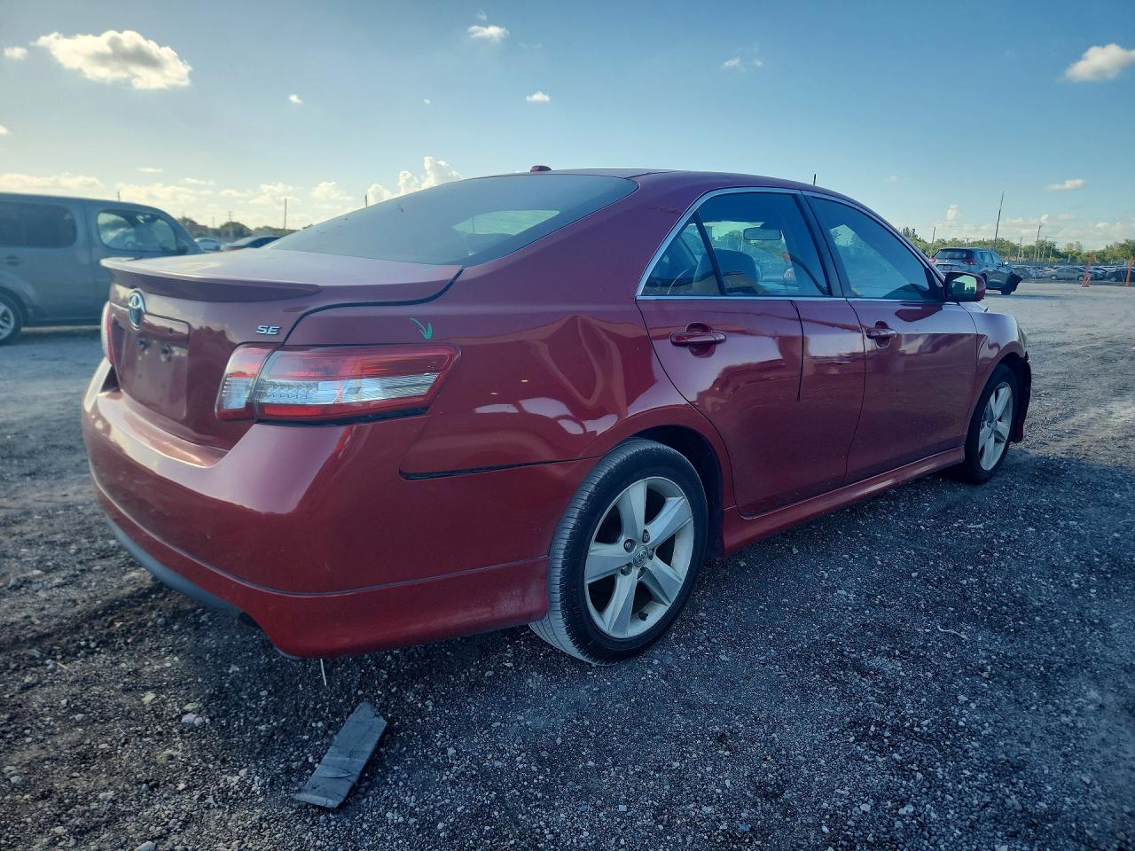 2011 TOYOTA CAMRY SE V6 photo 3