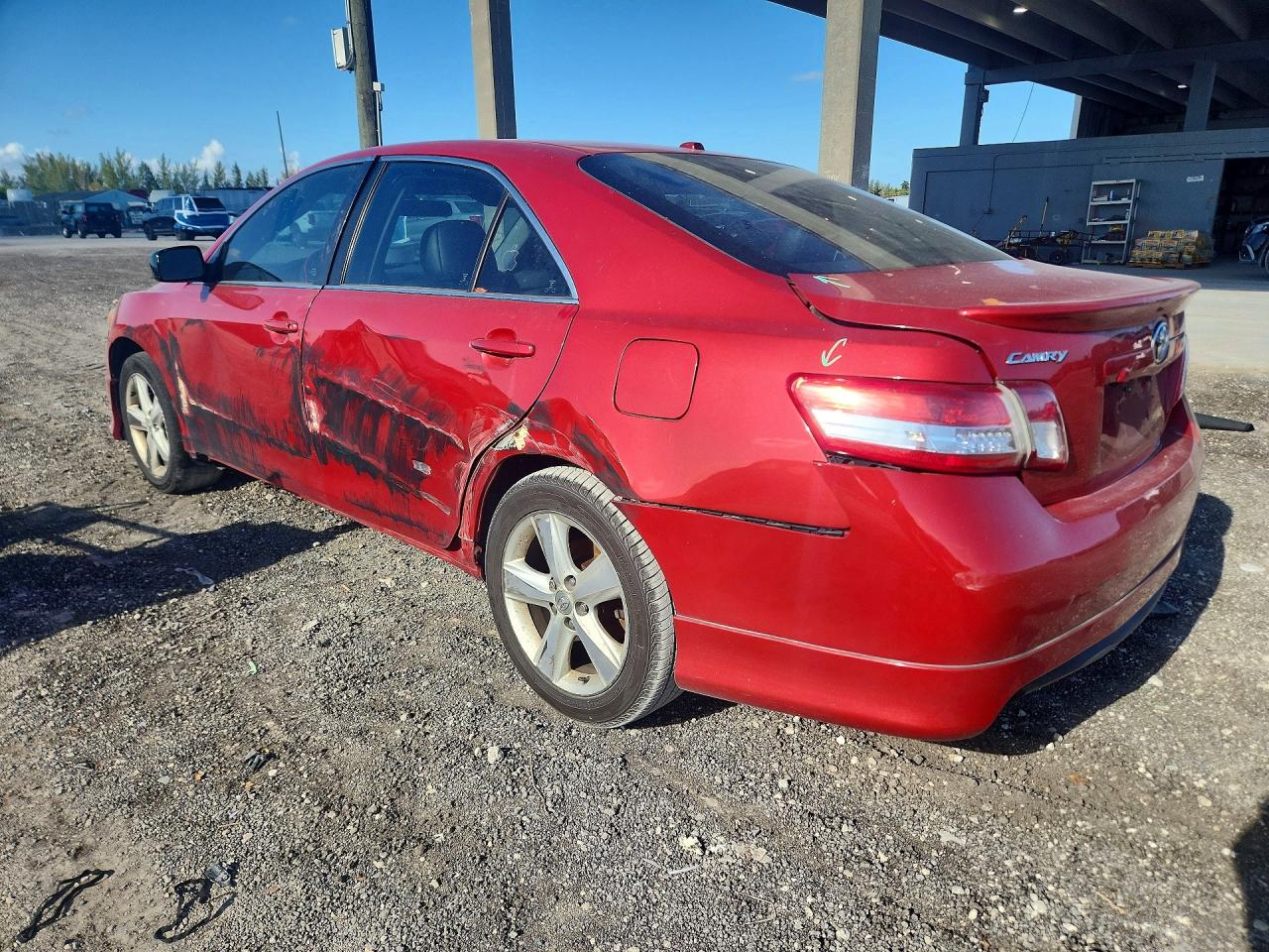 2011 TOYOTA CAMRY SE V6 photo 2