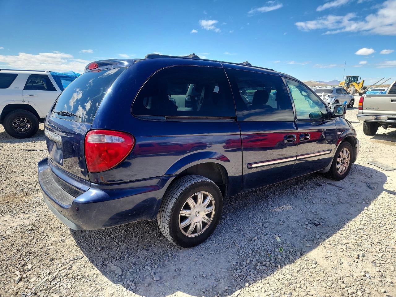 2005 CHRYSLER TOWN & COUNTRY TOURING photo 7