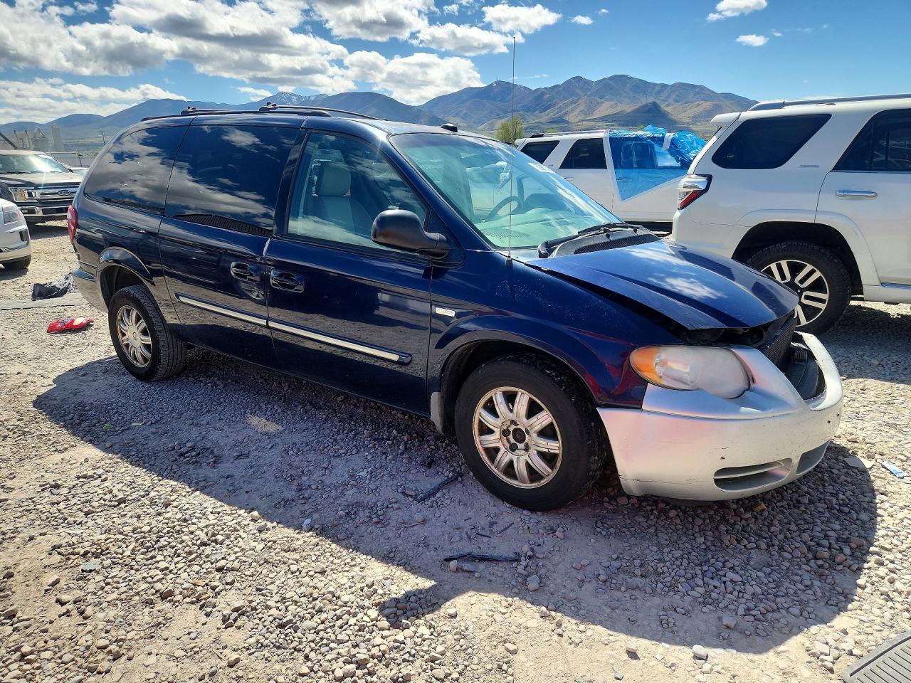 2005 CHRYSLER TOWN & COUNTRY TOURING photo 10