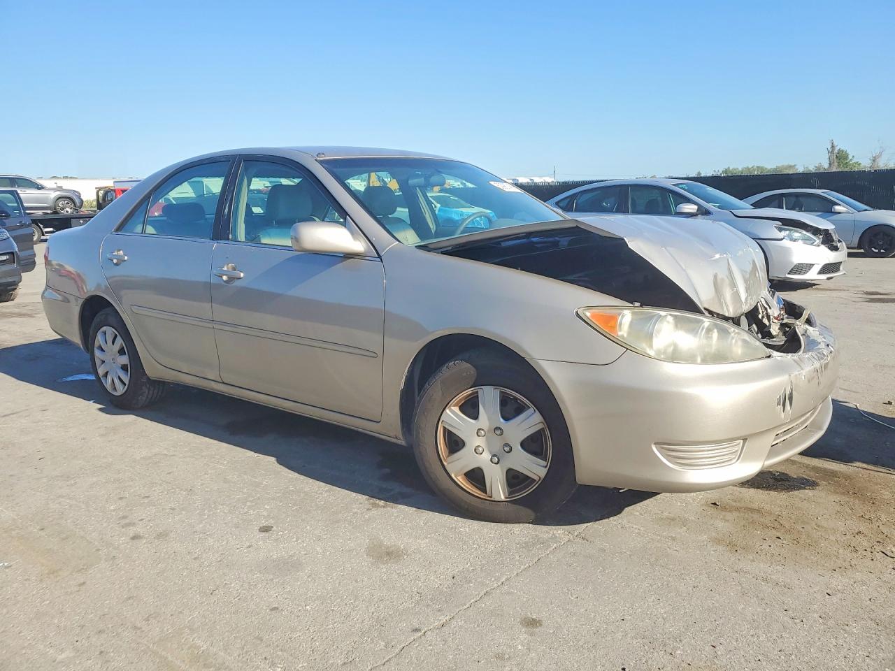 2005 TOYOTA CAMRY LE photo 4