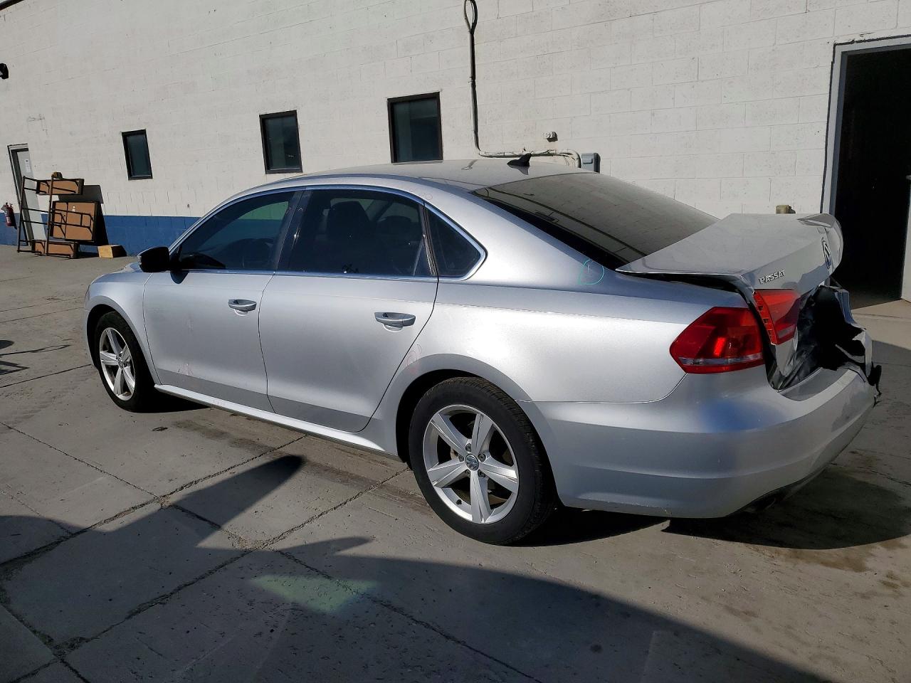 2014 VOLKSWAGEN PASSAT SE photo 4